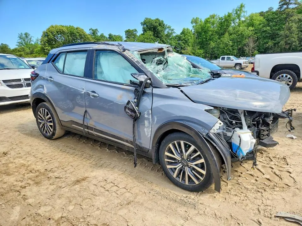 2023 NISSAN KICKS SR  