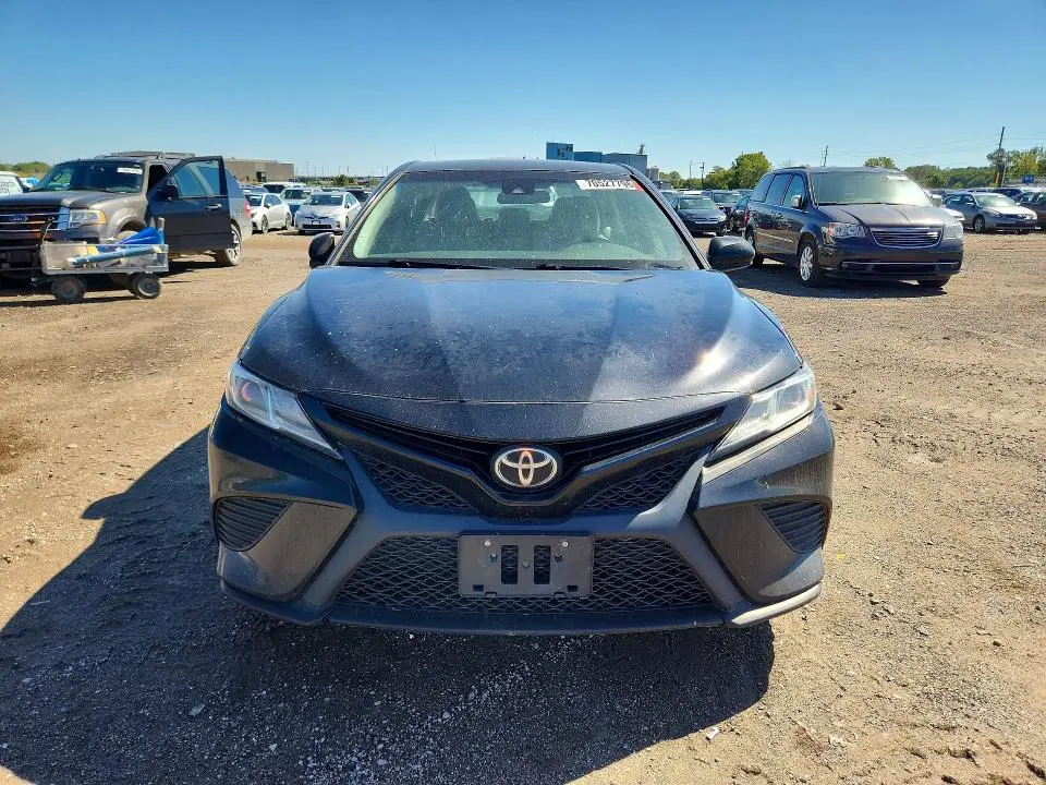 2018 TOYOTA CAMRY SE  