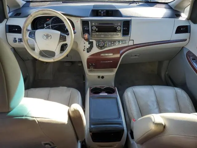 2013 TOYOTA SIENNA XLE  