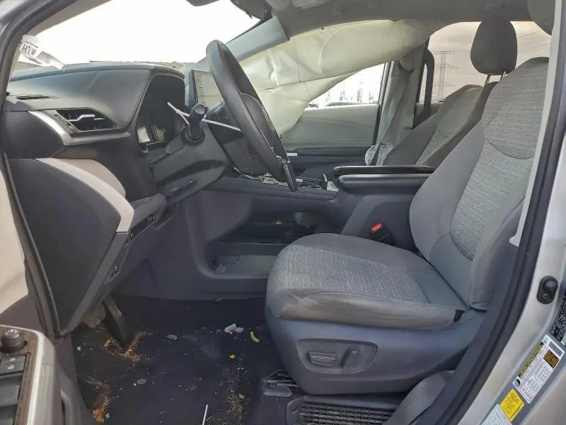 2021 TOYOTA SIENNA LE  