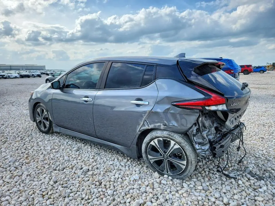 2022 NISSAN LEAF SV  