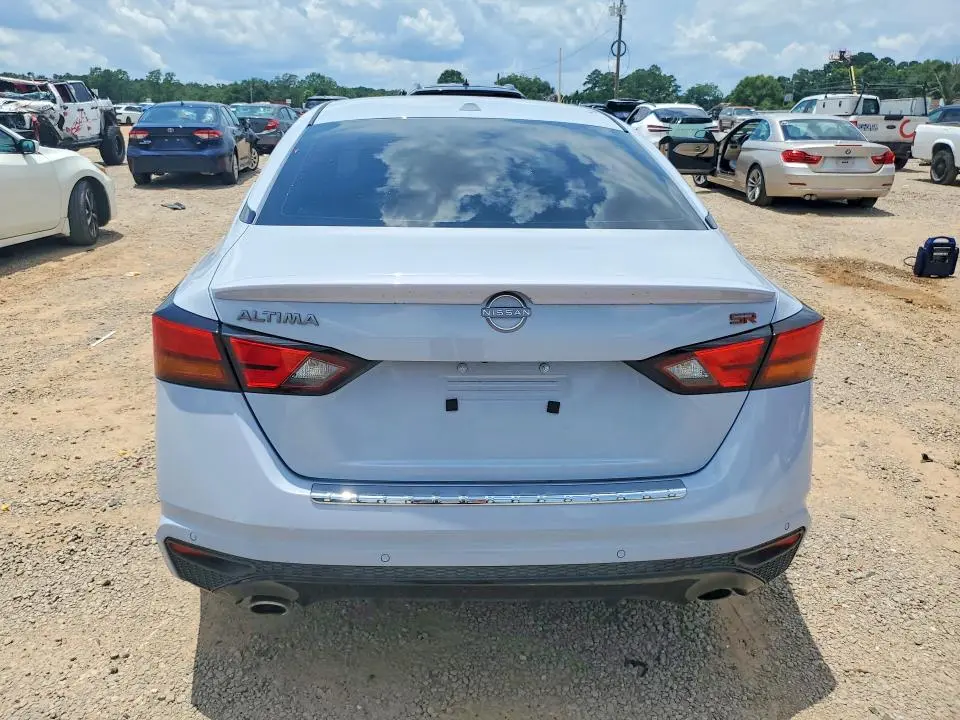 2023 NISSAN ALTIMA SR  
