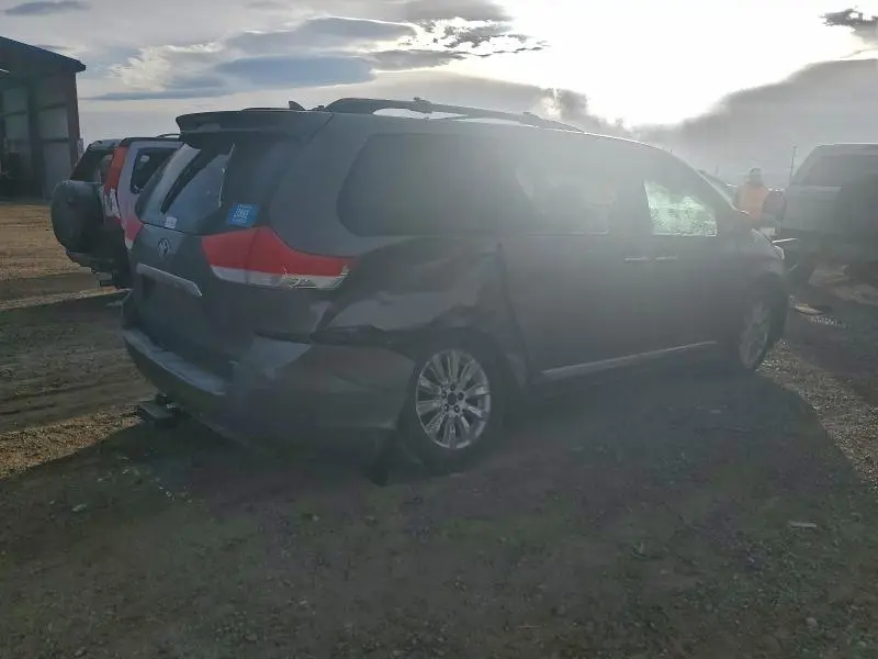 2011 TOYOTA SIENNA XLE  