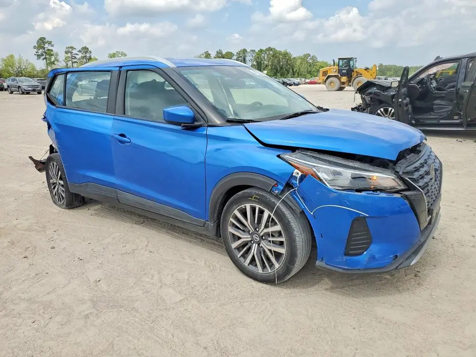 2021 NISSAN KICKS SV  