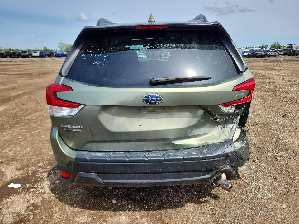 2021 SUBARU FORESTER   