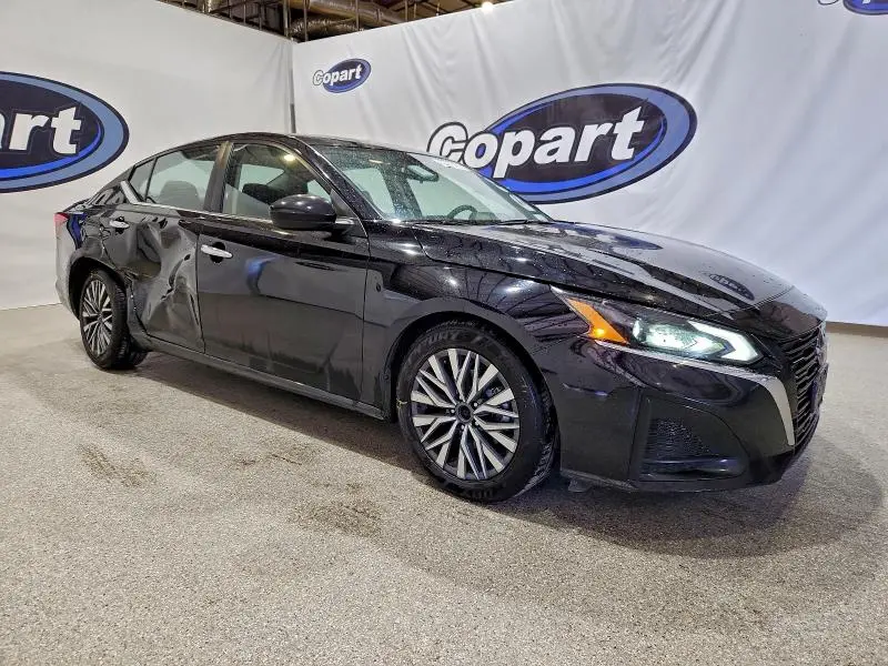 2023 NISSAN ALTIMA SV  