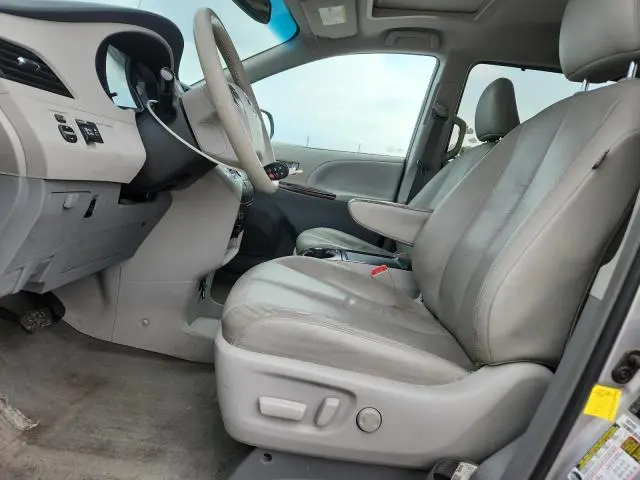 2012 TOYOTA SIENNA XLE