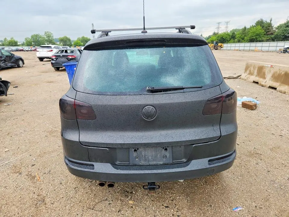 2011 VOLKSWAGEN TIGUAN S  
