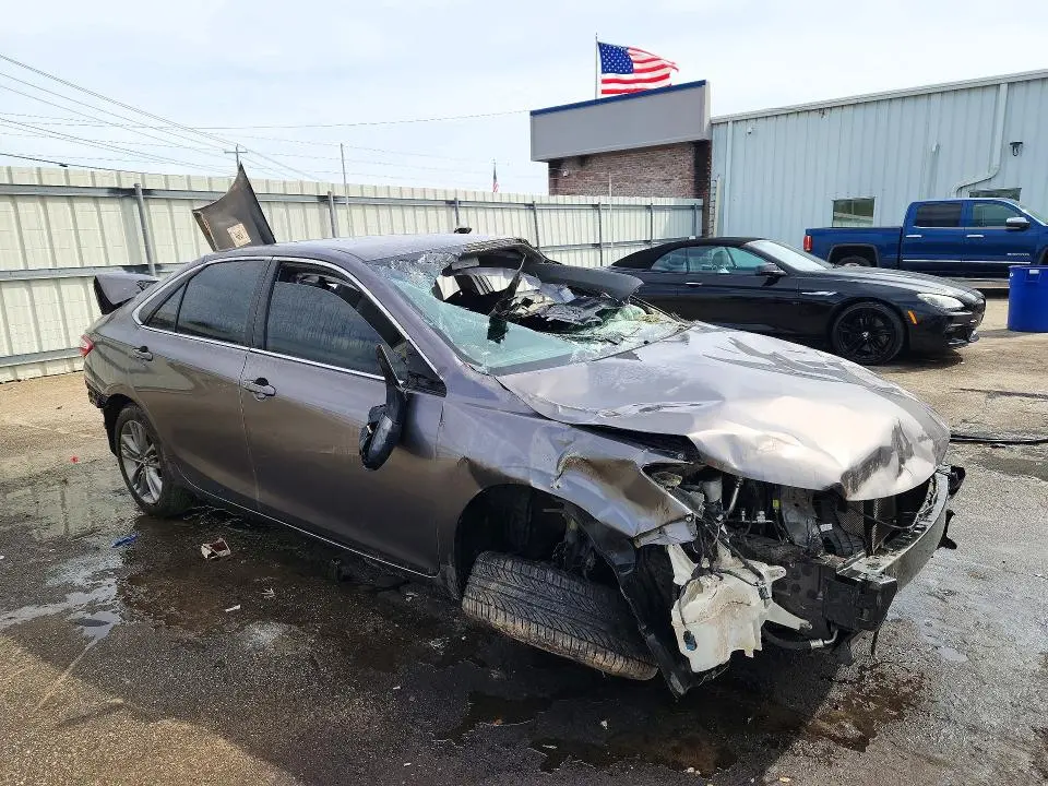 2017 TOYOTA CAMRY SE  