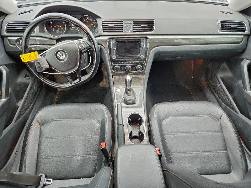 2017 VOLKSWAGEN PASSAT SE  