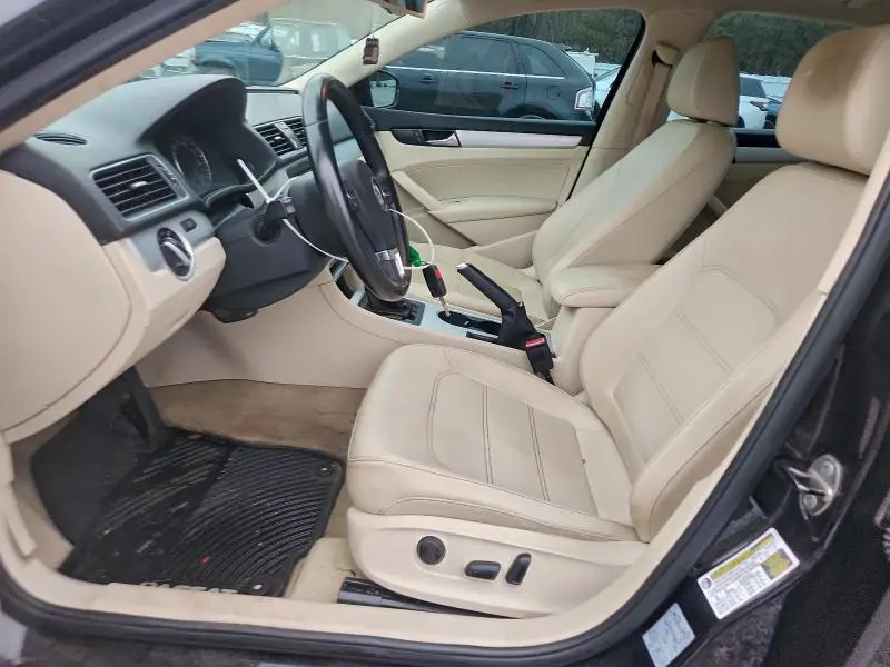 2013 VOLKSWAGEN PASSAT SE  