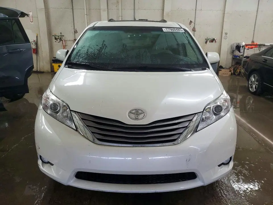 2017 TOYOTA SIENNA XLE PREMIUM 8-PASSENGER  