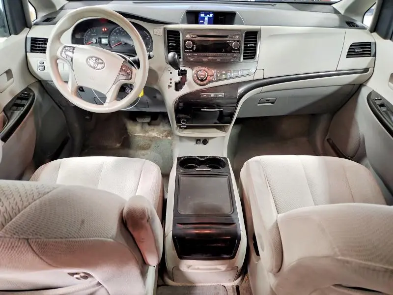 2013 TOYOTA SIENNA LE  