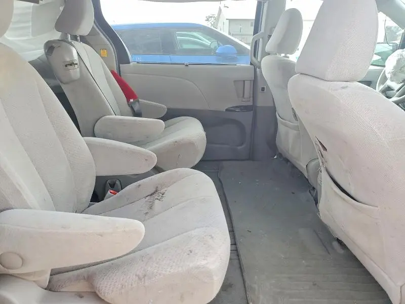 2012 TOYOTA SIENNA LE  