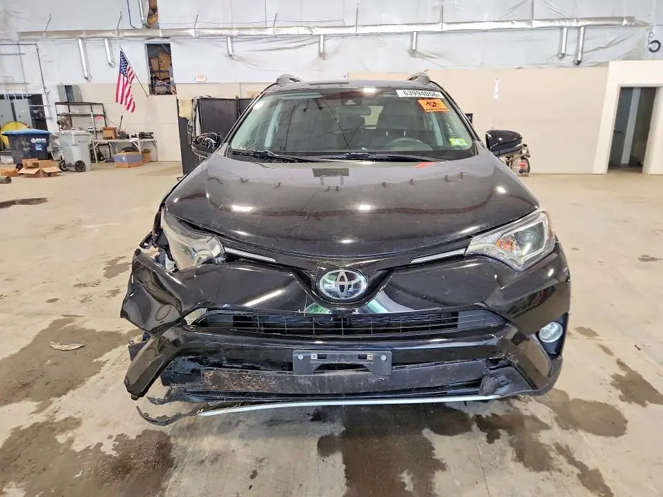 2018 TOYOTA RAV4 XLE  