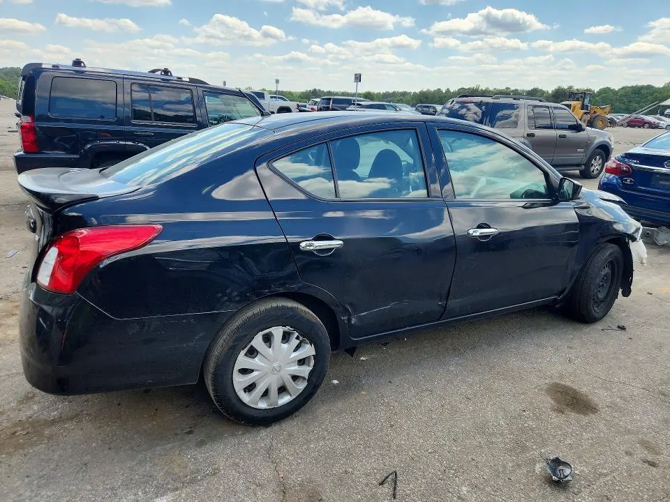 2019 NISSAN VERSA SV  