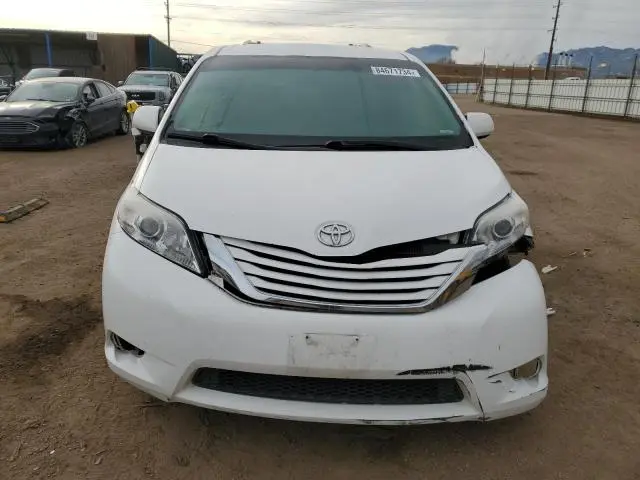 2015 TOYOTA SIENNA LE  
