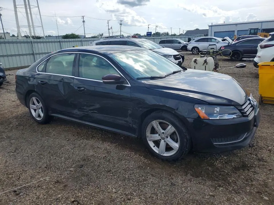 2013 VOLKSWAGEN PASSAT SE  