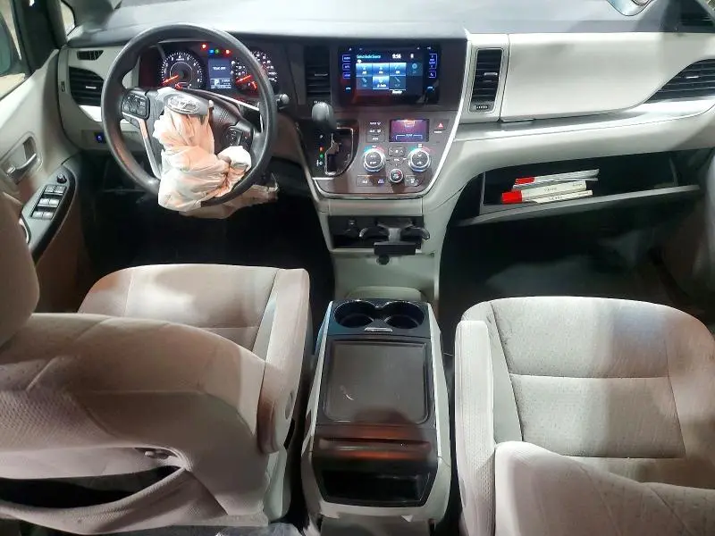 2016 TOYOTA SIENNA LE  
