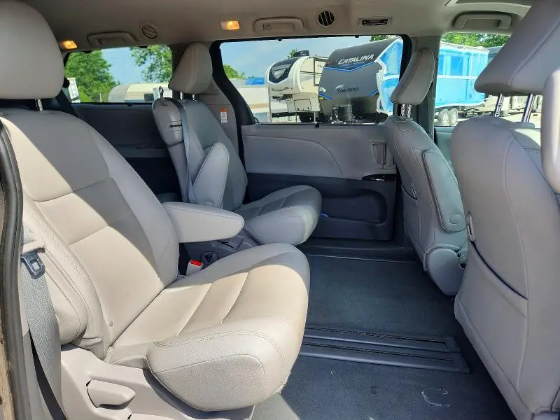 2020 TOYOTA SIENNA XLE 8-PASSENGER  