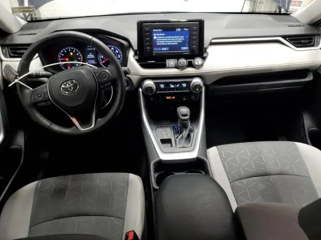2021 TOYOTA RAV4 XLE  