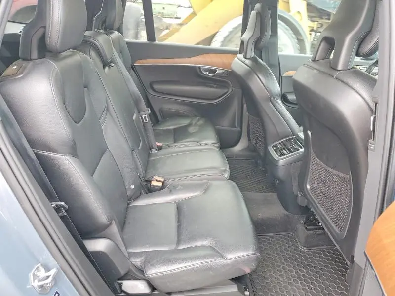 2021 VOLVO XC90 T6 MOMENTUM  