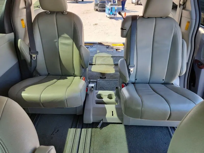 2014 TOYOTA SIENNA XLE 8-PASSENGER  