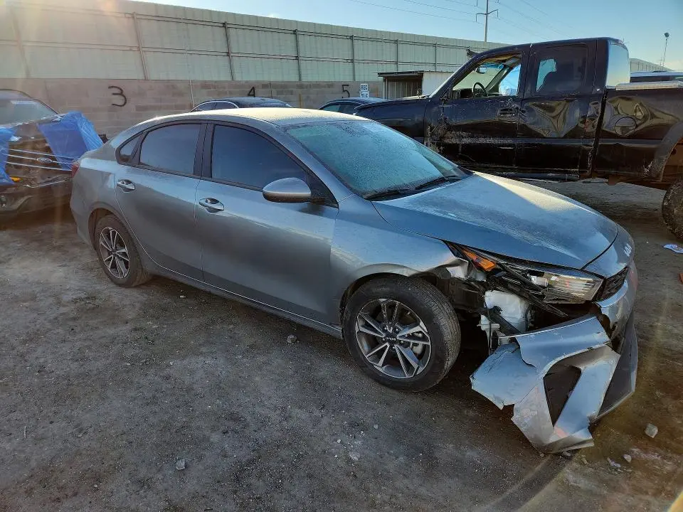 2022 KIA FORTE FE  