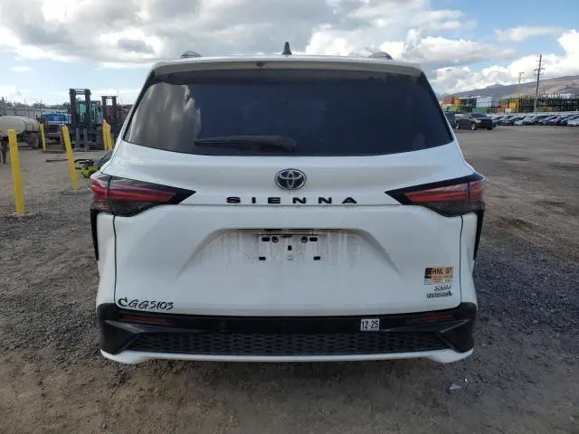 2022 TOYOTA SIENNA XSE  