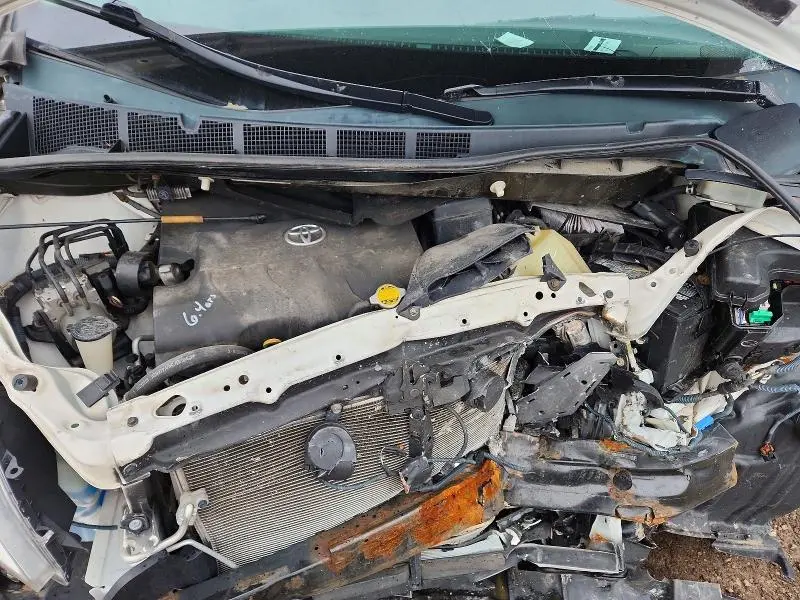 2013 TOYOTA SIENNA XLE 8-PASSENGER  