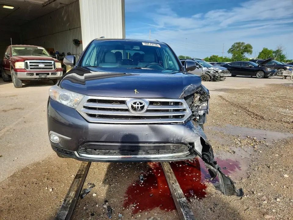 2013 TOYOTA HIGHLANDER LIMITED  