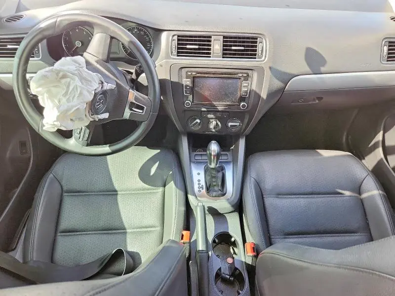 2013 VOLKSWAGEN JETTA SE  