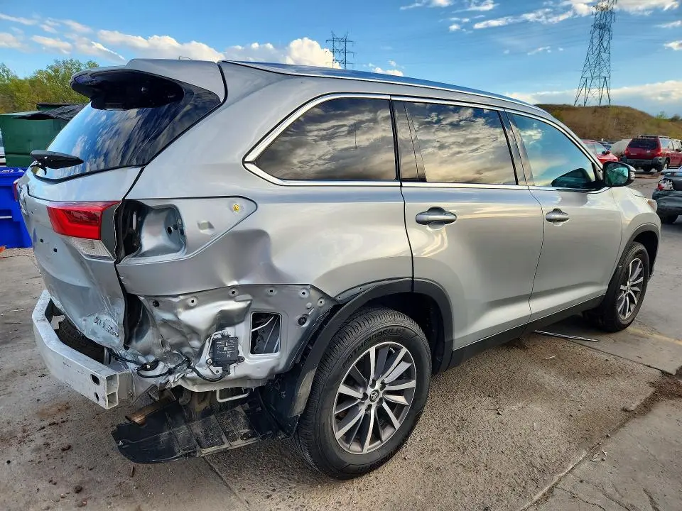 2019 TOYOTA HIGHLANDER XLE  