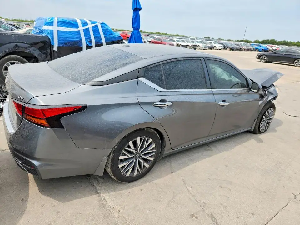 2023 NISSAN ALTIMA SV  