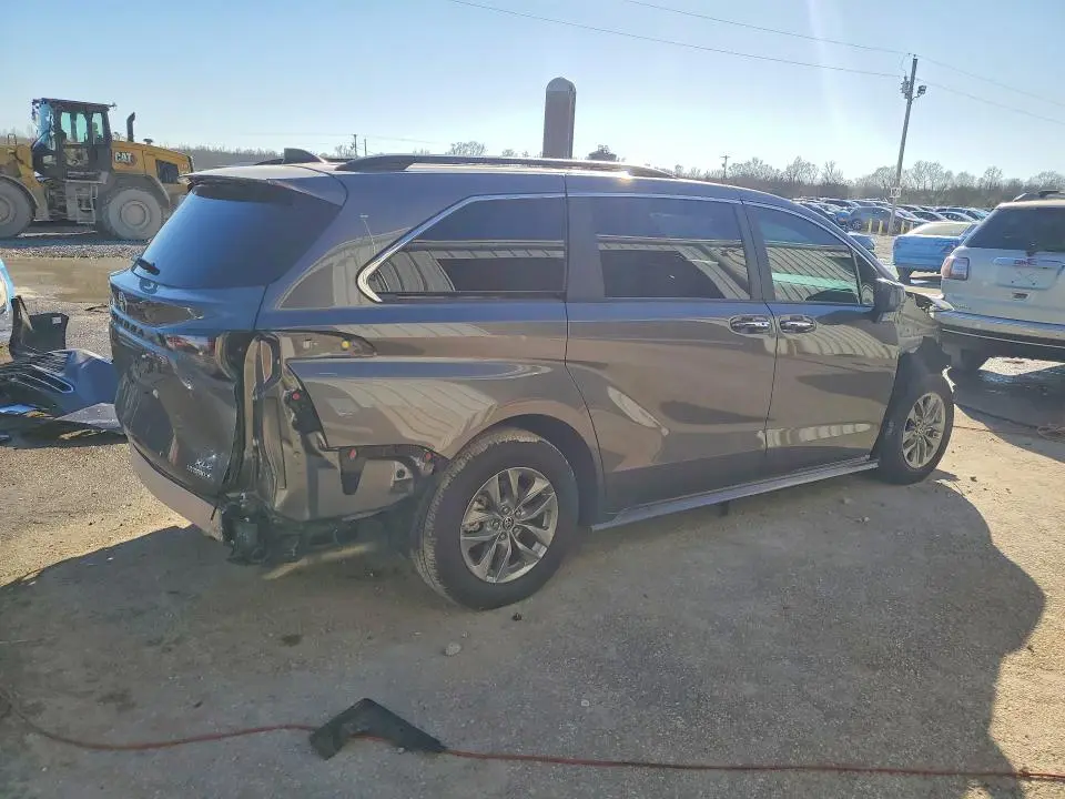 2024 TOYOTA SIENNA XLE 8-PASSENGER  