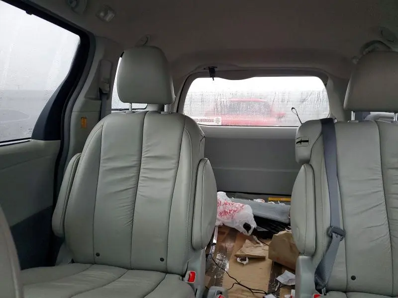 2012 TOYOTA SIENNA XLE  