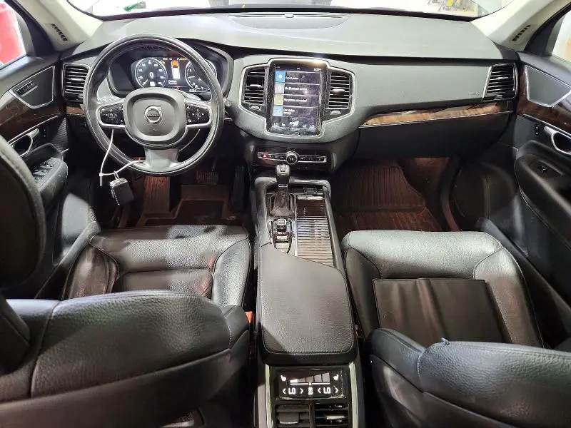 2016 VOLVO XC90 T6  