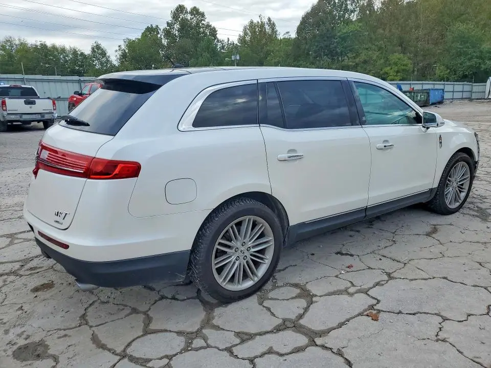 2015 LINCOLN MKT   