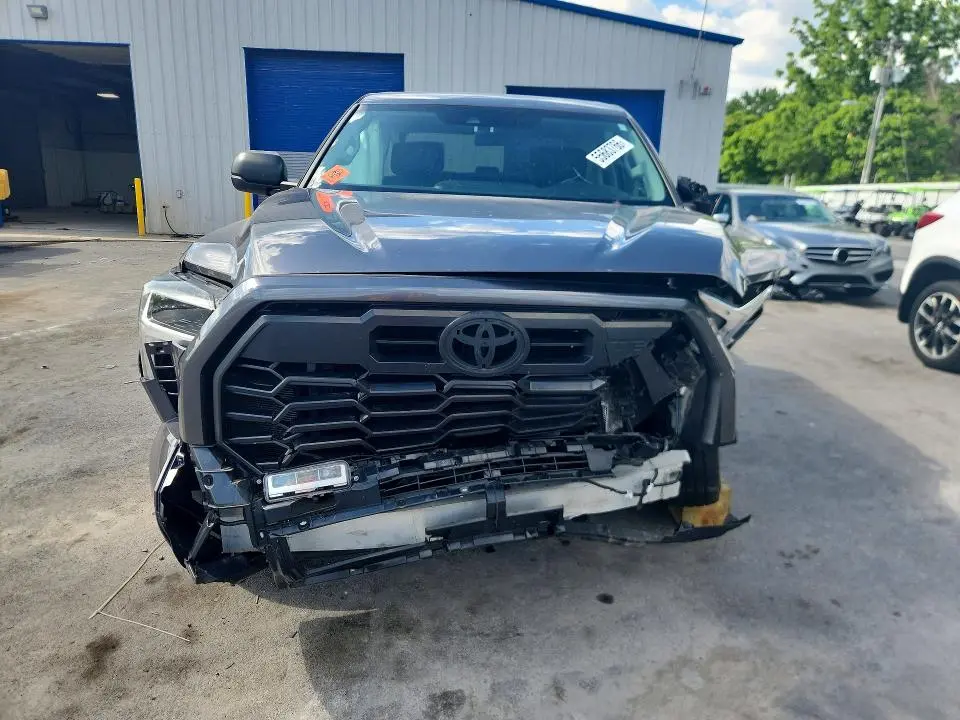2023 TOYOTA TUNDRA SR5  