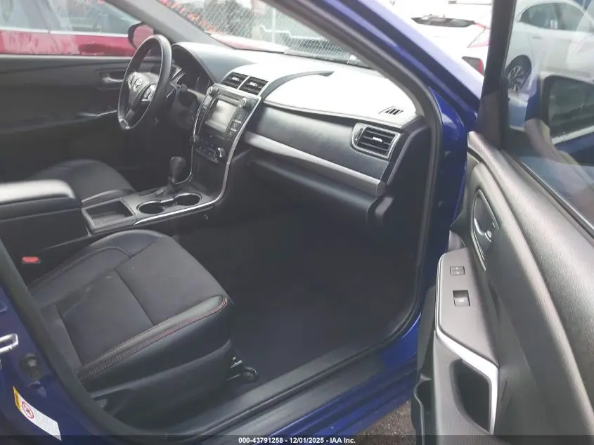 2016 TOYOTA CAMRY SE