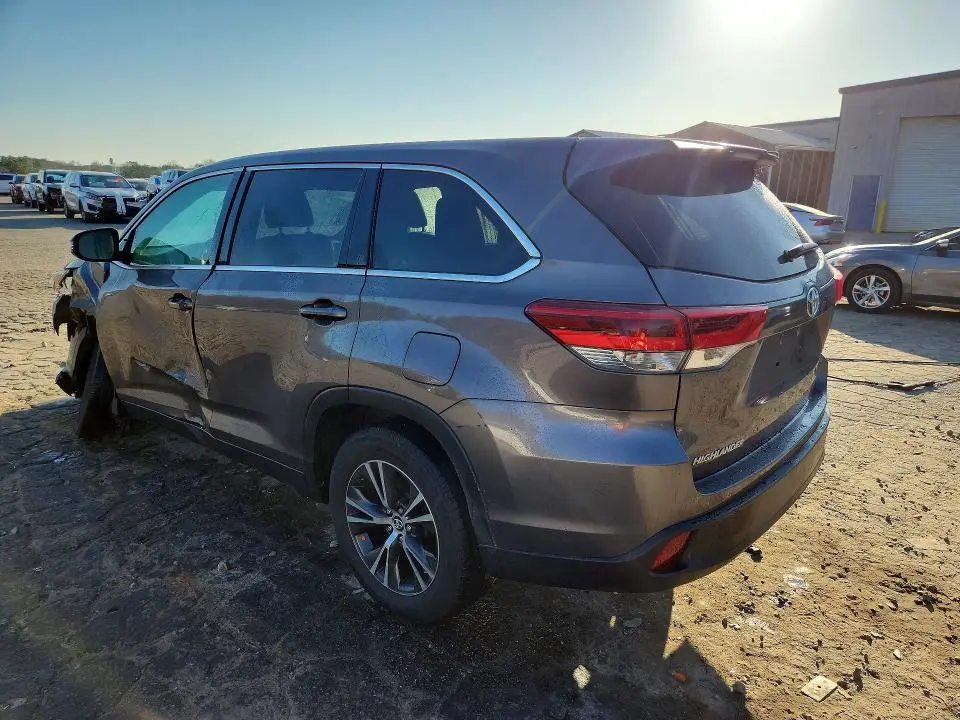 2019 TOYOTA HIGHLANDER LE  