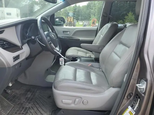 2016 TOYOTA SIENNA XLE  
