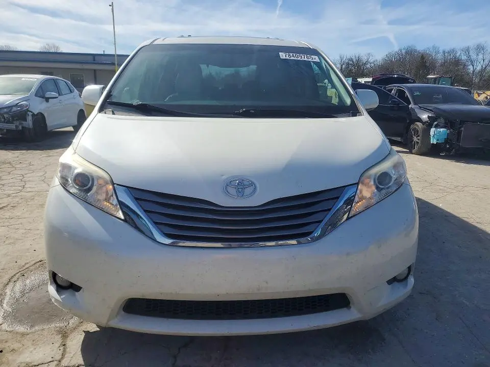 2017 TOYOTA SIENNA XLE 8-PASSENGER  