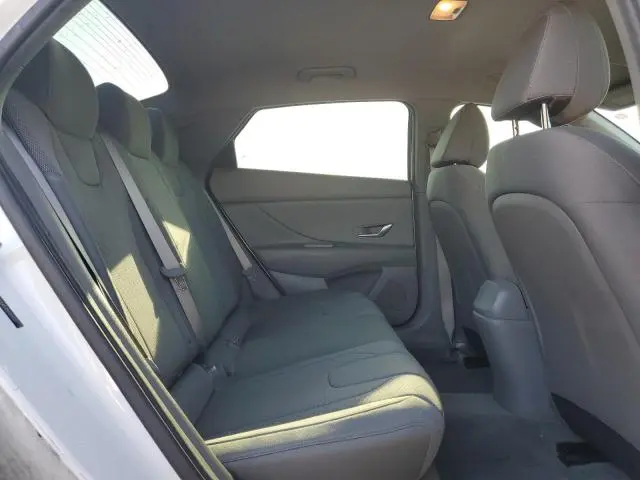 2022 HYUNDAI ELANTRA SE