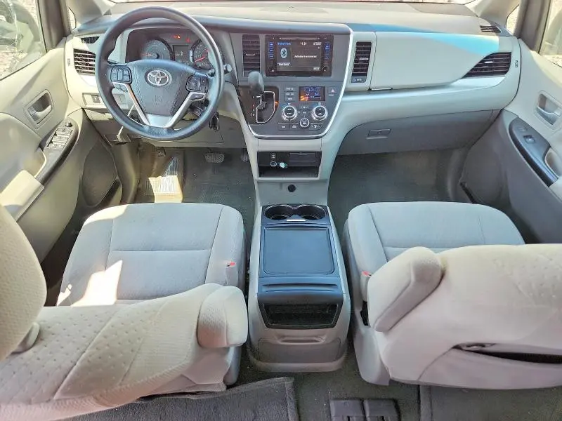2016 TOYOTA SIENNA LE  