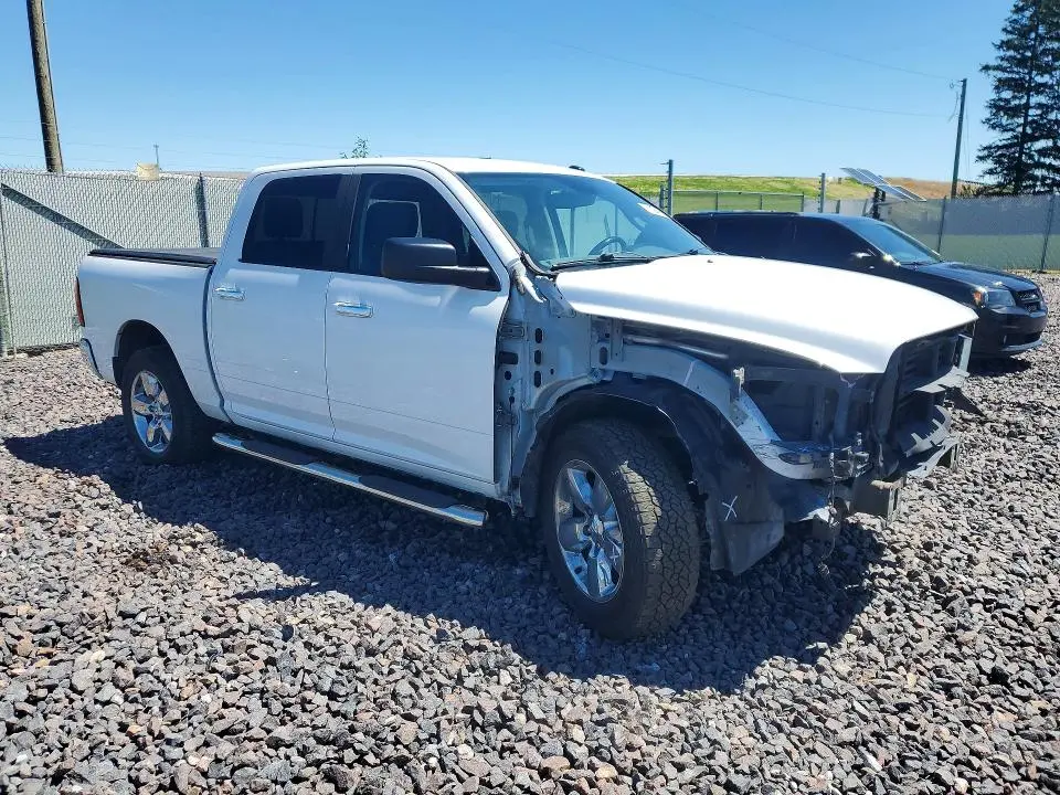 2015 RAM 1500 SLT  