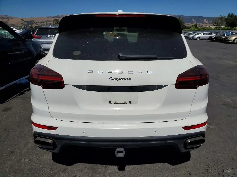 2018 PORSCHE CAYENNE   