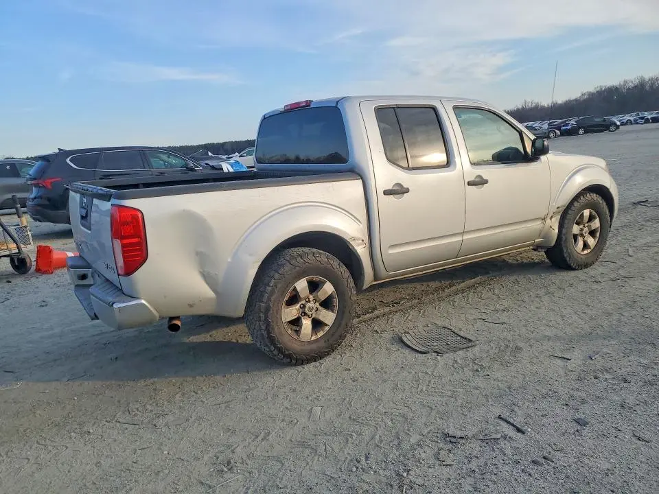 2013 NISSAN FRONTIER S  