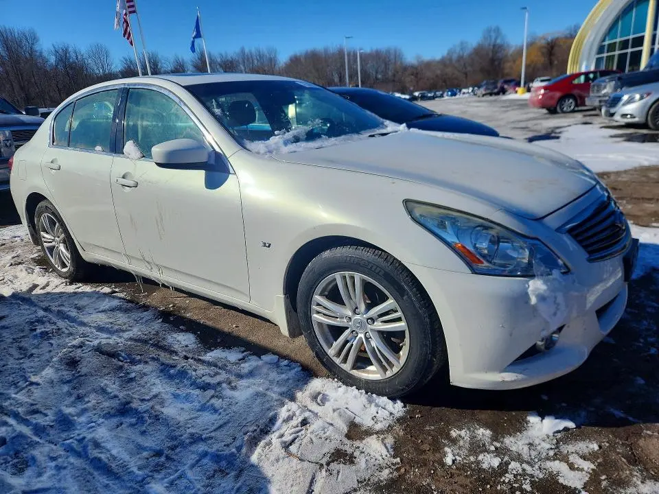 2015 INFINITI Q40   