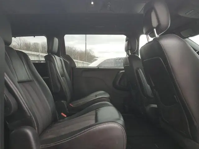 2016 CHRYSLER TOWN & COUNTRY S  